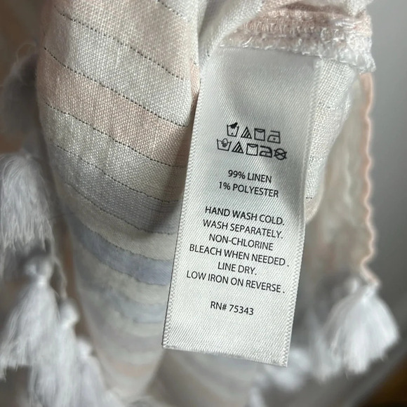 ST. TROPEZ West Linen Metallic Weave Boho Tassel Hem Sleeveless V Neck Blouse - Picture 9 of 11